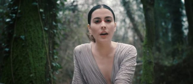 lady_in_the_radiator_video_aquamarine-1024×446