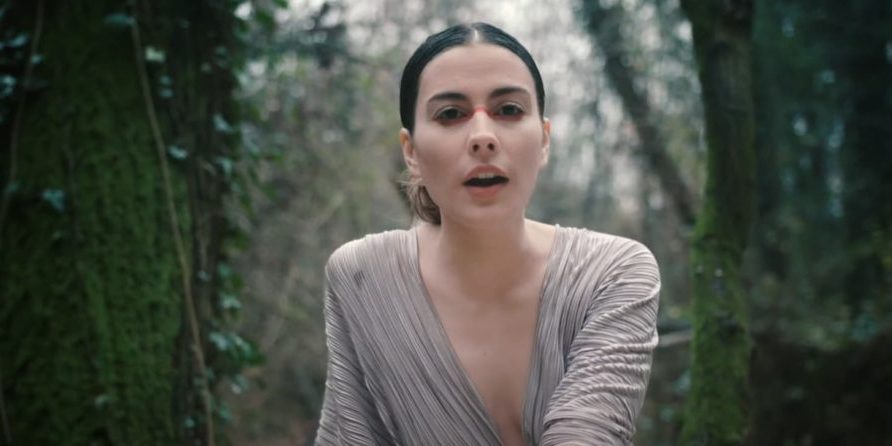 lady_in_the_radiator_video_aquamarine-1024×446